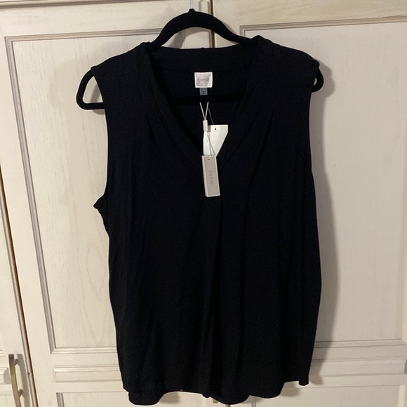 Cupio Tops - A black v- neck sleeveless top in size XL
